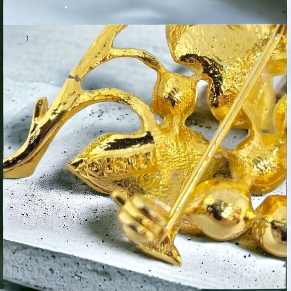 Lisner Leaf Grape Brooch Clustered Imitation White Pearls Gold Tone Finish Vtg - Picture 5 of 10